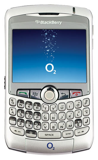 O2: nové telefony a slevy v únoru 2008