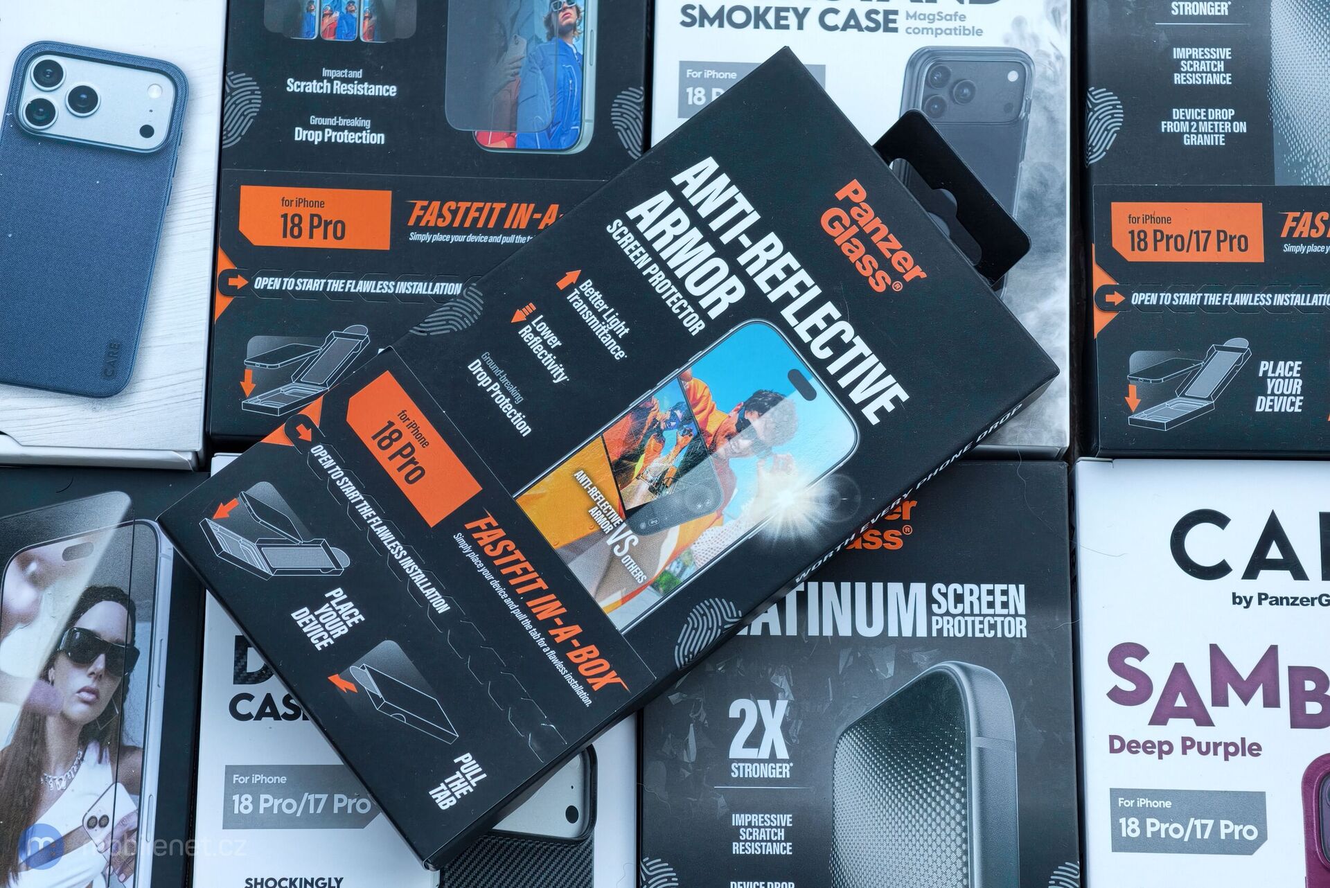 PanzerGlass příslušenství pro iPhony 18 Pro (Max)