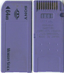 Přední a zadní strana karty Memory Stick