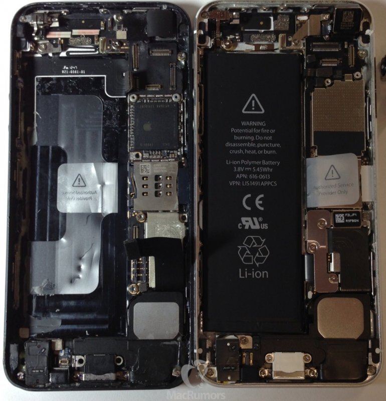 Prototyp iPhone 5S (vlevo) vs iPhone 5 (vpravo) 