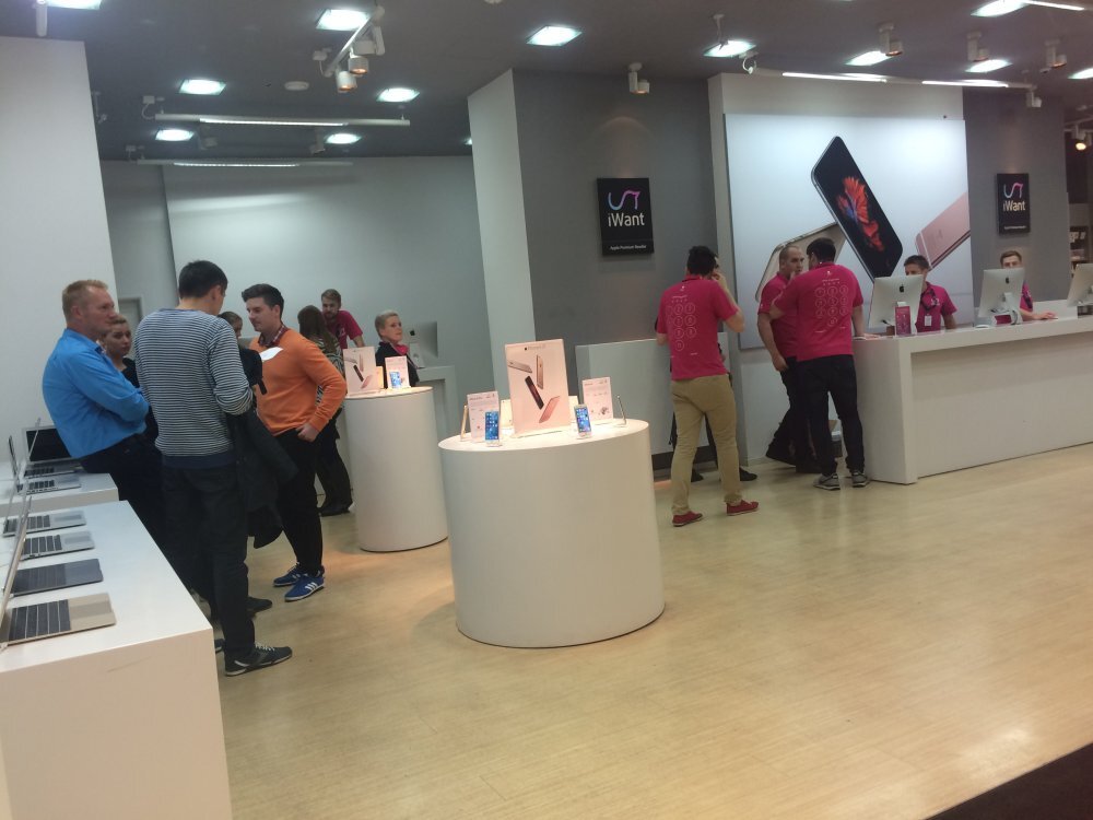 Půlnoční prodej iPhonů