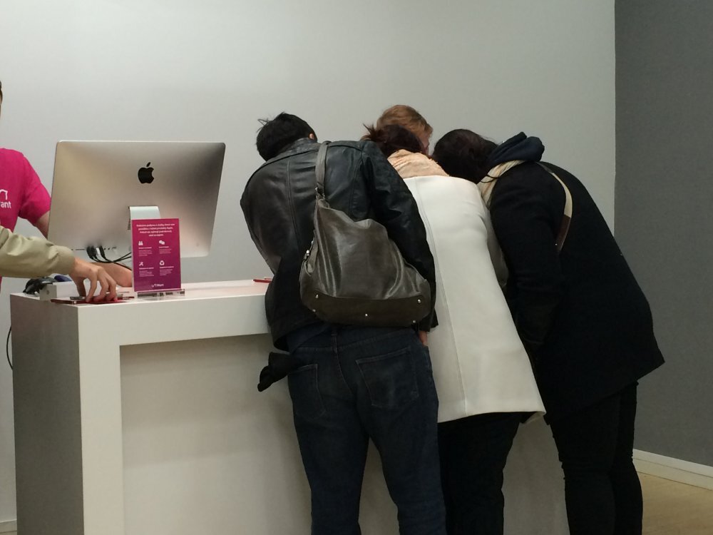 Půlnoční prodej iPhonů