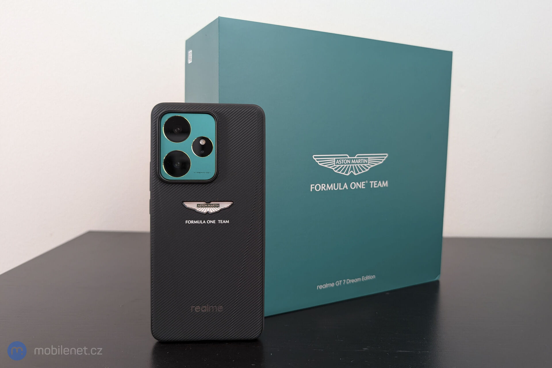 Realme GT 7 Dream Edition × Aston Martin Aramco Formula One Team