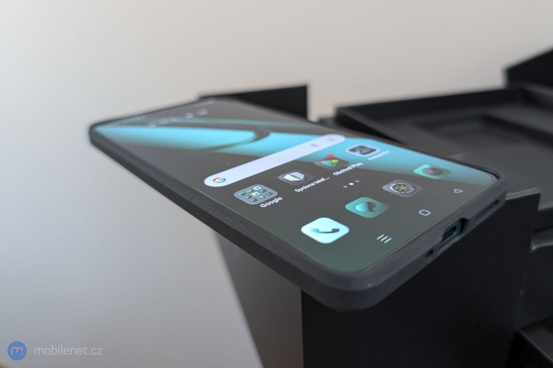 Realme GT 7 Dream Edition × Aston Martin Aramco Formula One Team