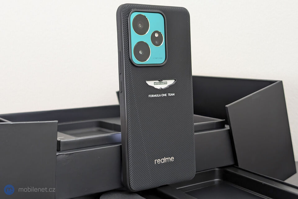 Realme GT 7 Dream Edition × Aston Martin Aramco Formula One Team