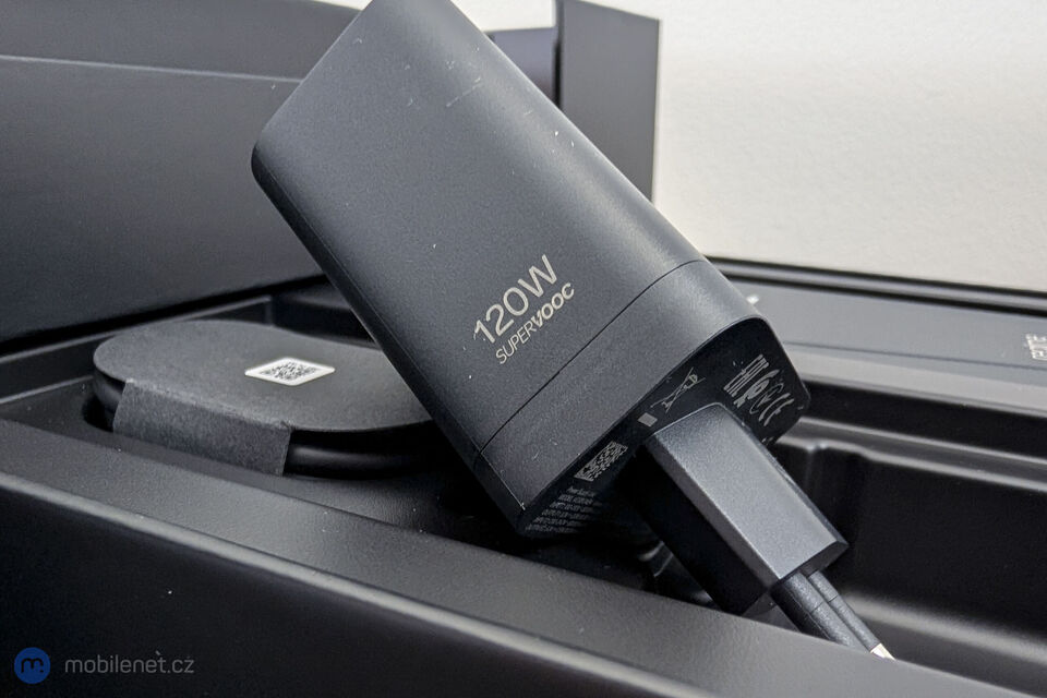 Realme GT 7 Dream Edition × Aston Martin Aramco Formula One Team