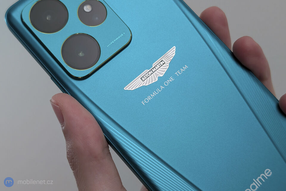 Realme GT 7 Dream Edition × Aston Martin Aramco Formula One Team