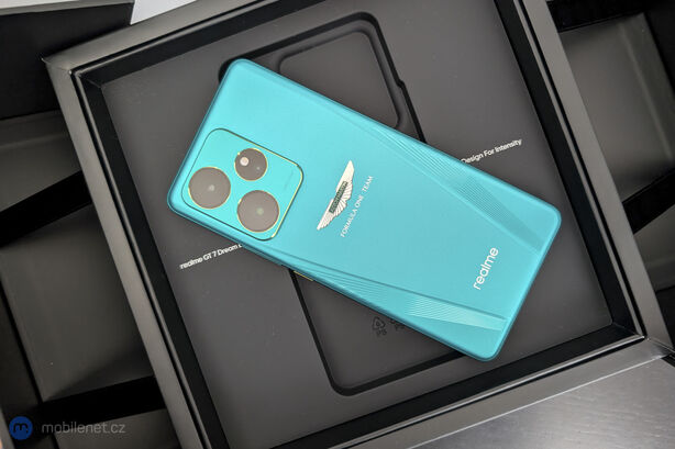 Realme GT 7 Dream Edition × Aston Martin Aramco Formula One Team