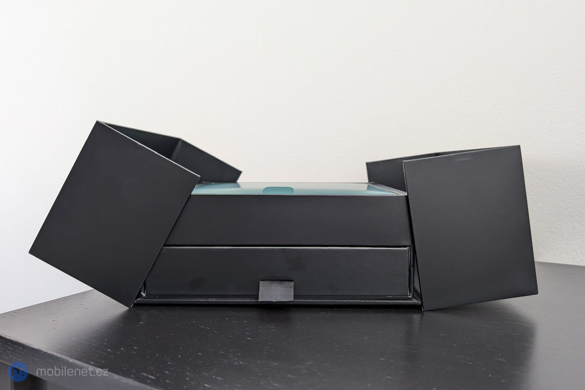 Realme GT 7 Dream Edition × Aston Martin Aramco Formula One Team