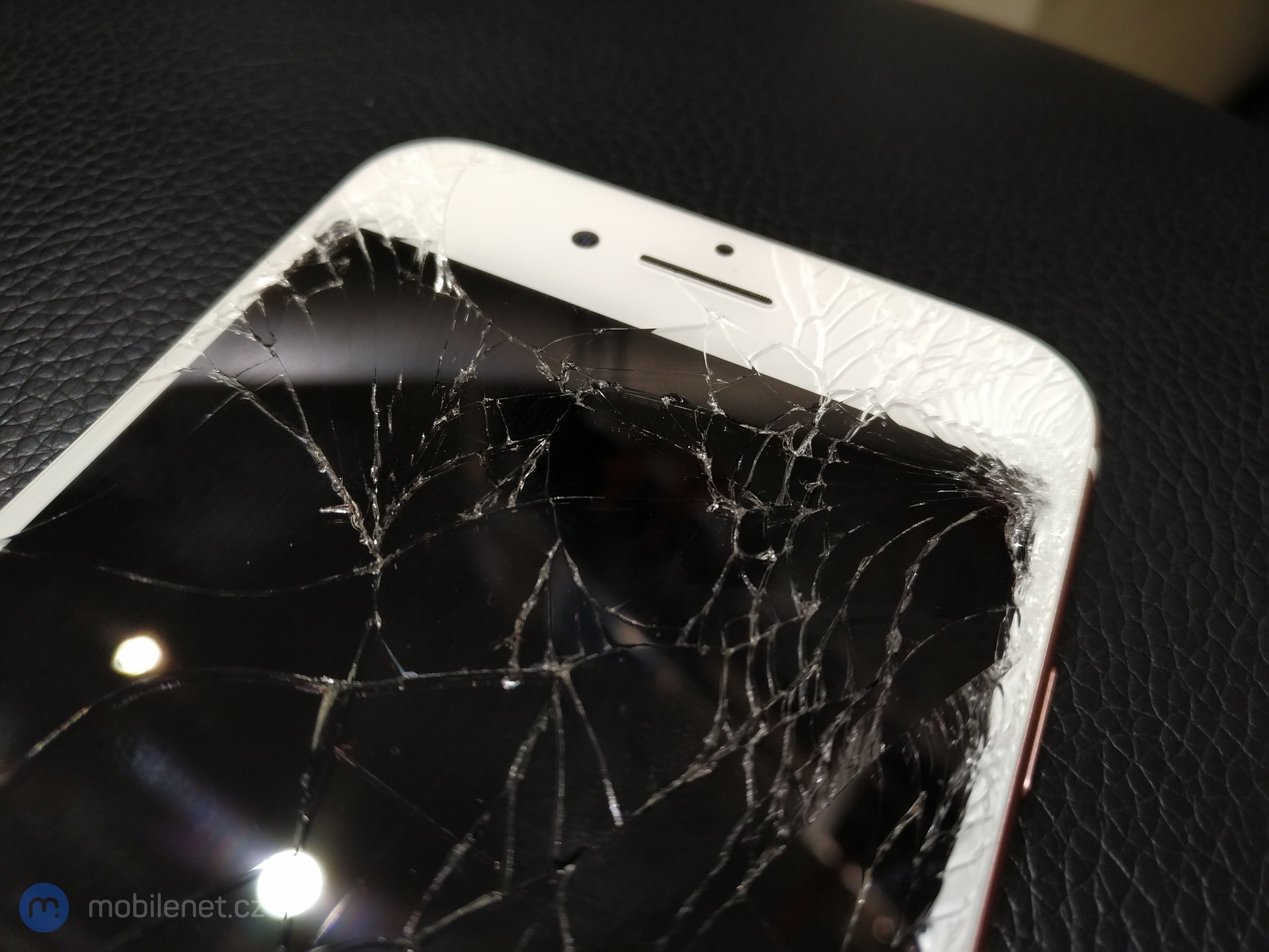 Rozbité sklo displeje na Apple iPhone 7