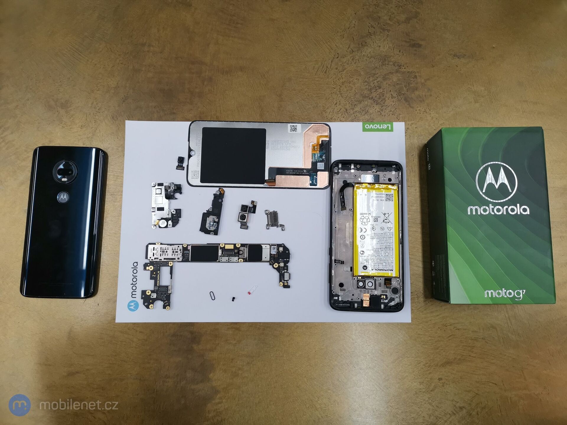 Rozebraná Motorola Moto G7 a G7 Plus