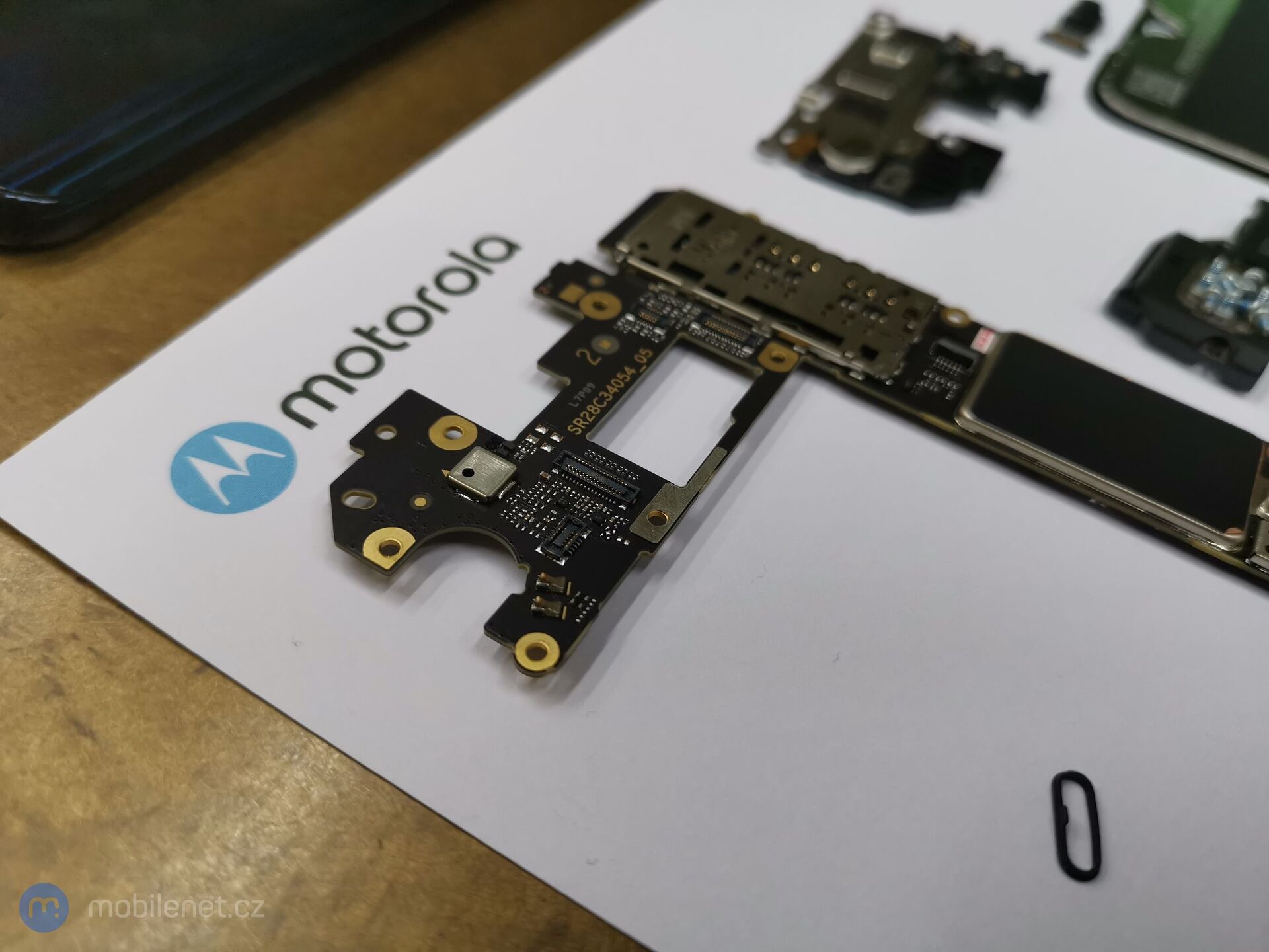 Rozebraná Motorola Moto G7 a G7 Plus