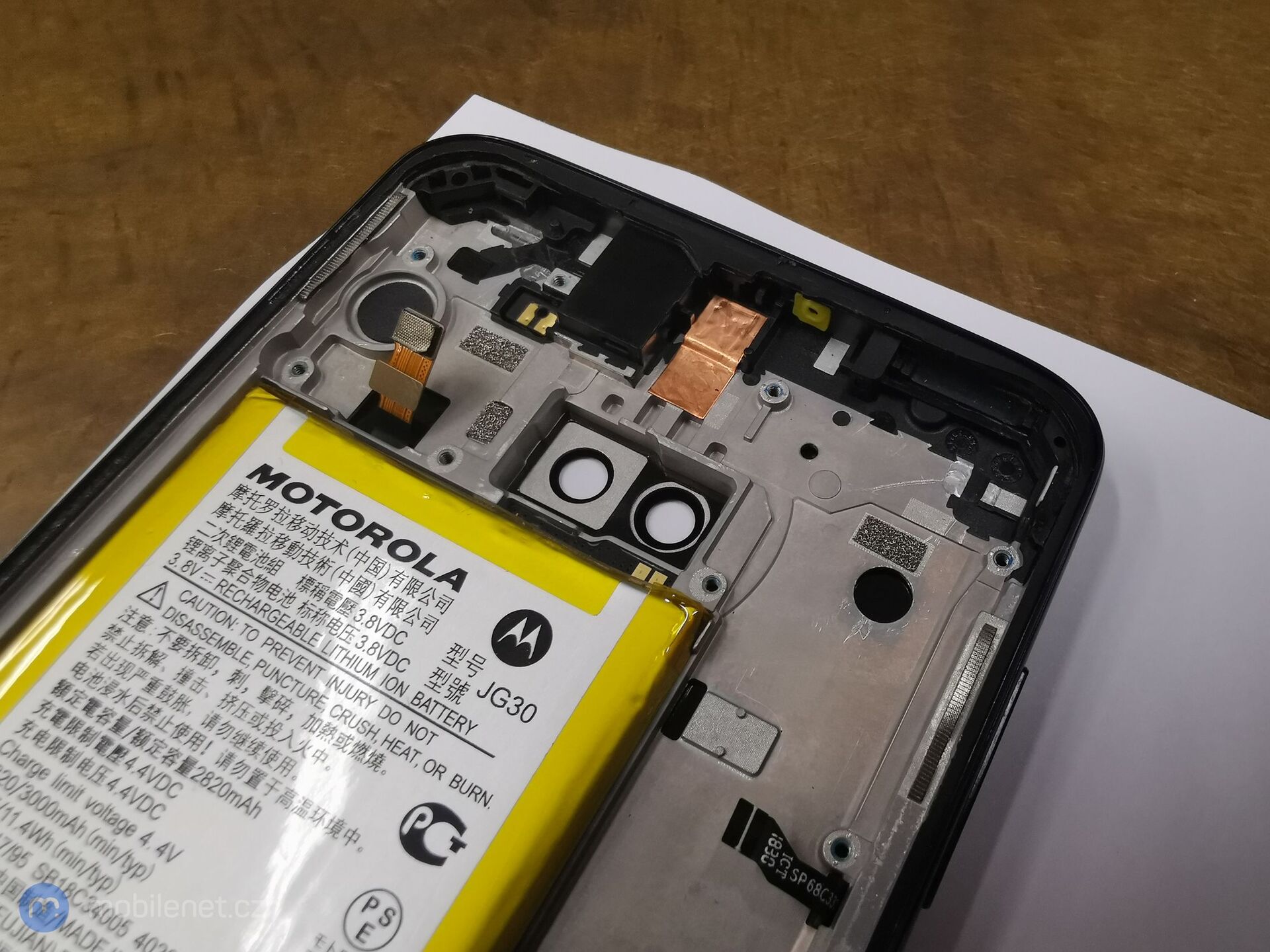 Rozebraná Motorola Moto G7 a G7 Plus