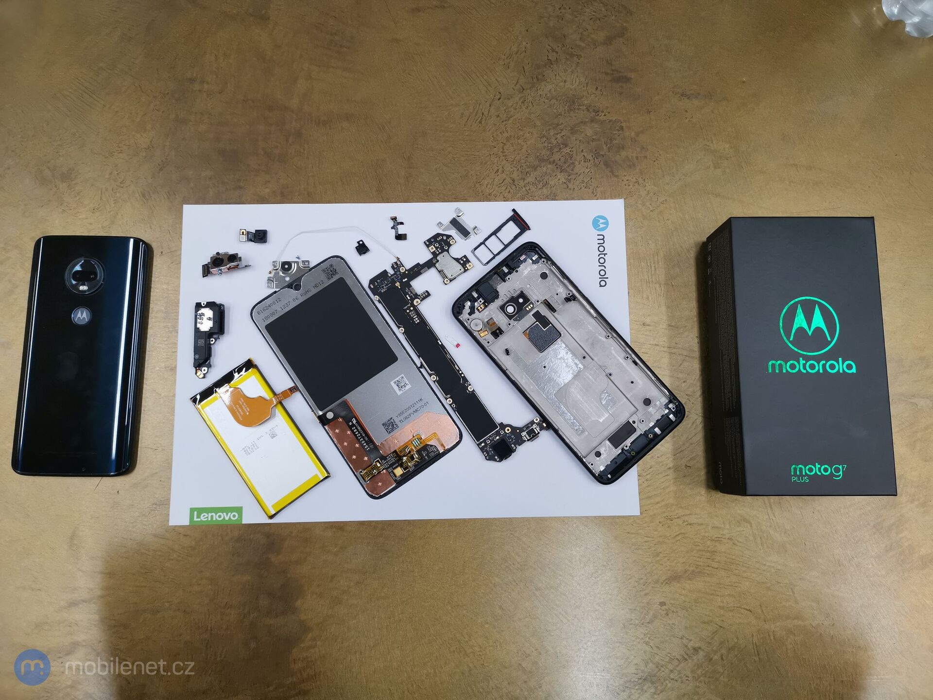 Rozebraná Motorola Moto G7 a G7 Plus