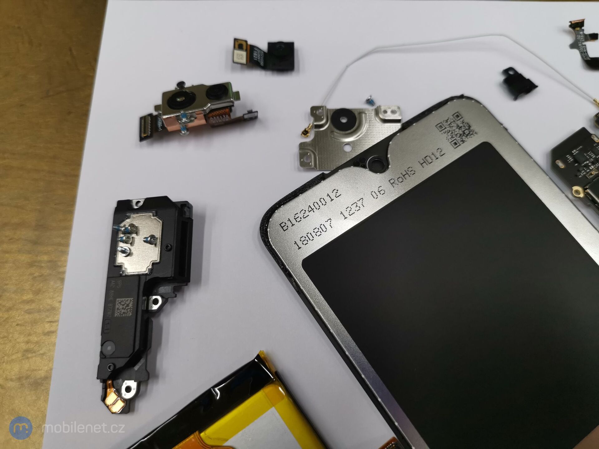 Rozebraná Motorola Moto G7 a G7 Plus