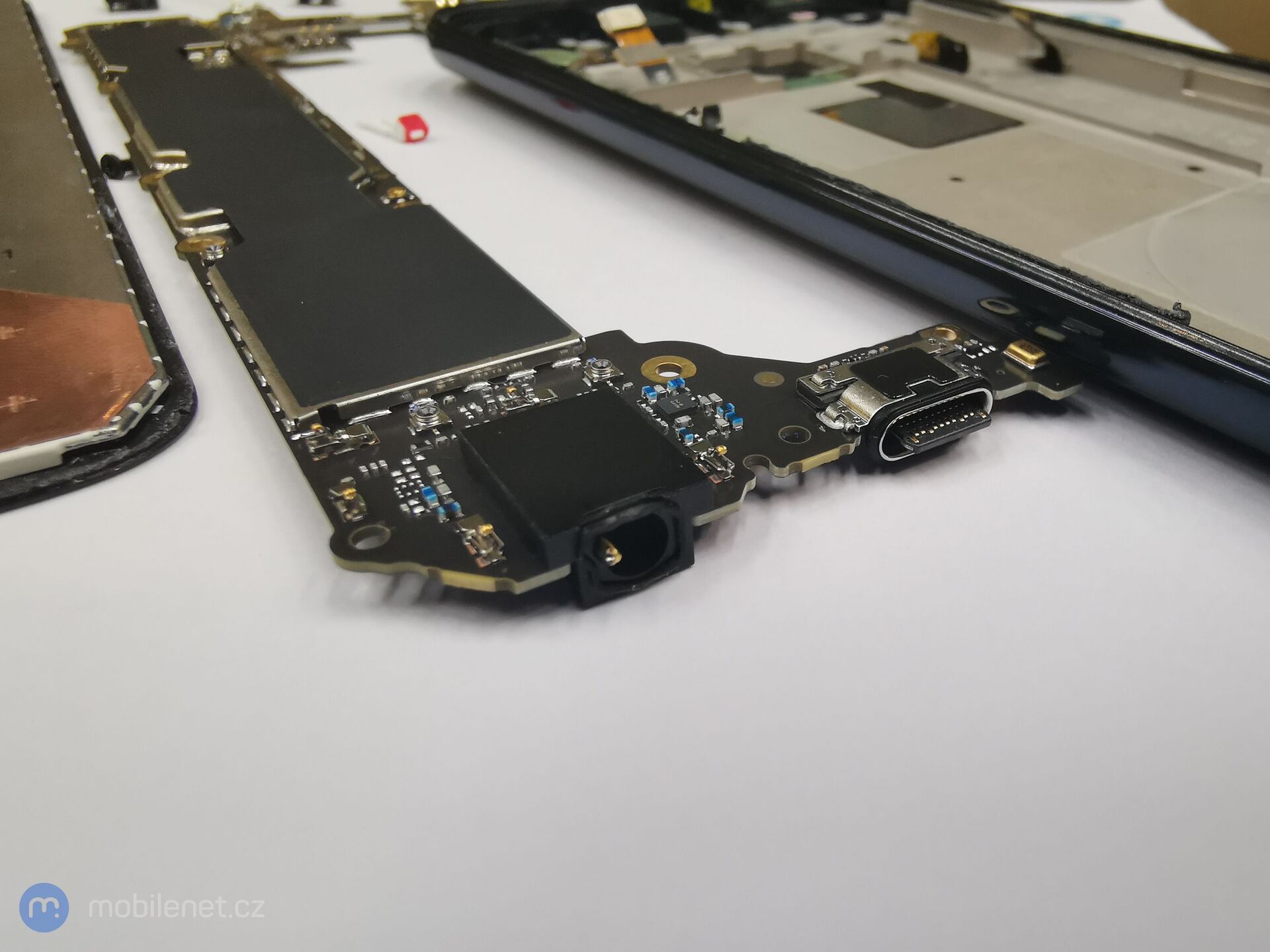 Rozebraná Motorola Moto G7 a G7 Plus