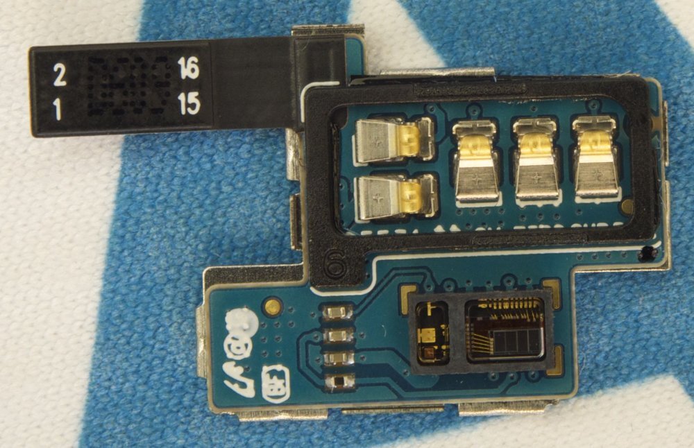 rozebraný Samsung Gear Live