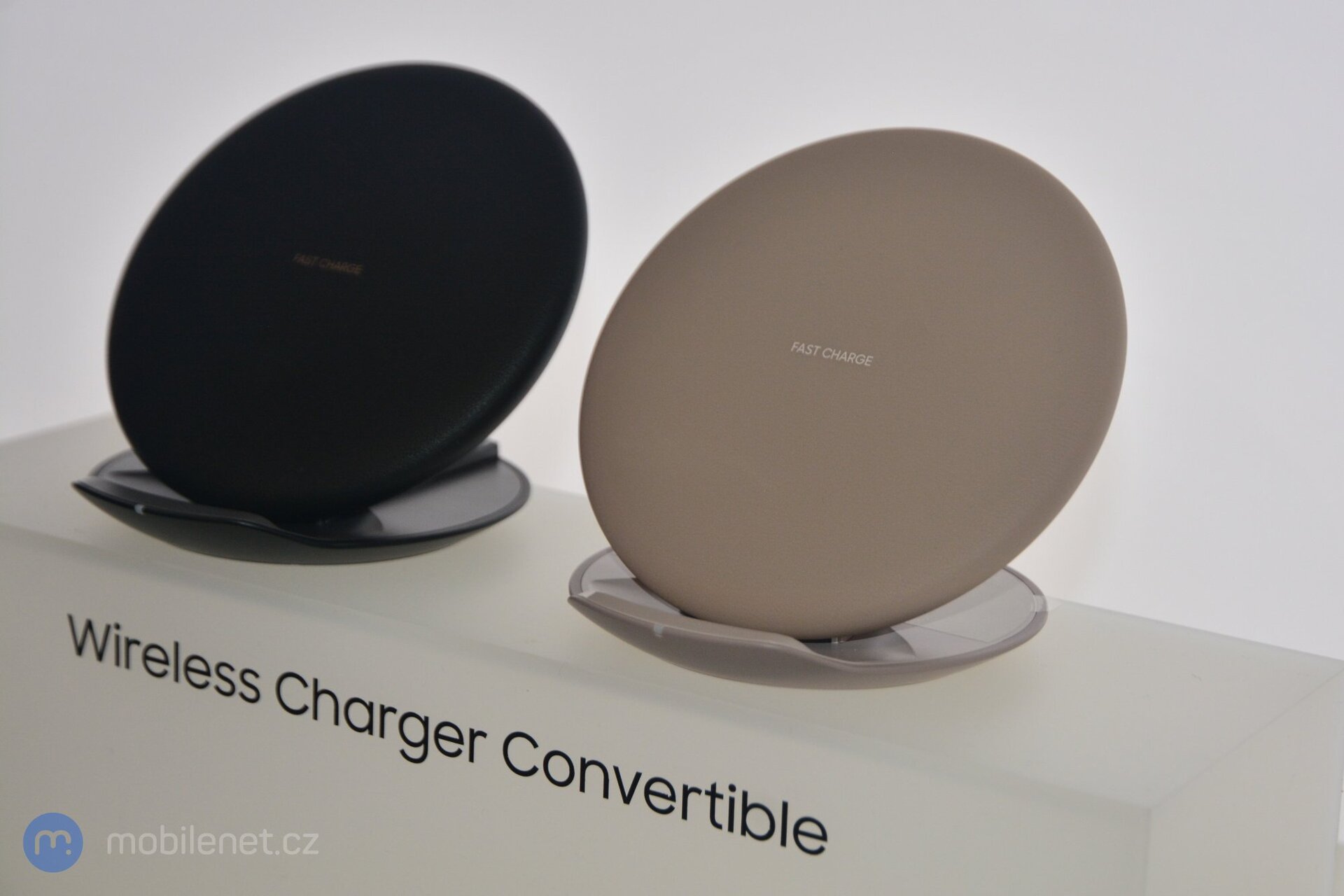 Samsung - konvertibilní bezdrátová nabíječka