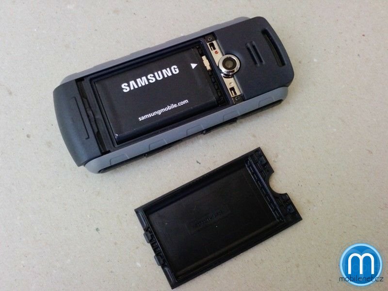 Samsung B2700