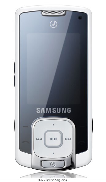 Samsung F330: vysouvací mág stvořený pro hudbu