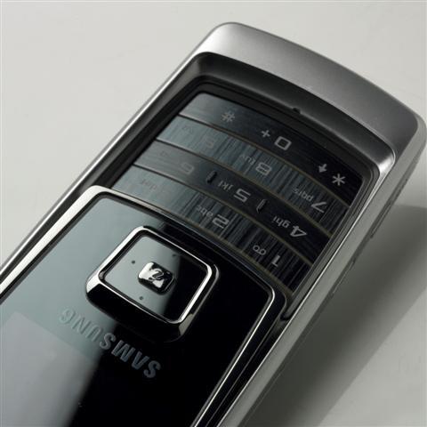 Samsung F700