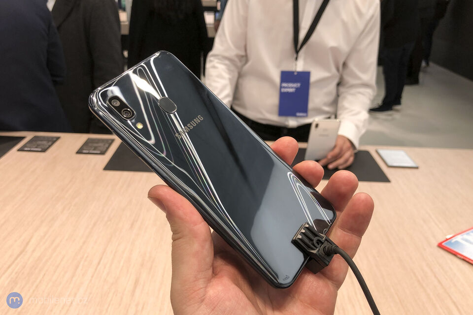 Samsung Galaxy A30