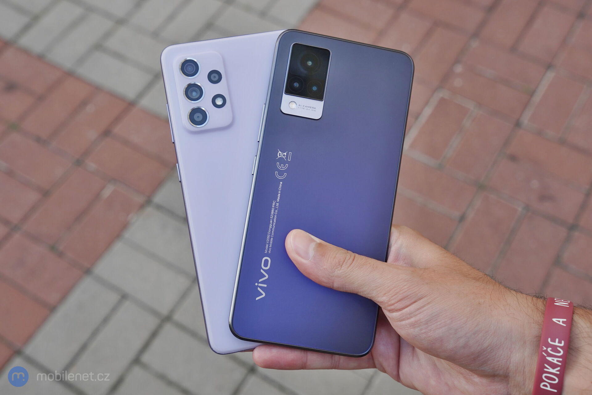 Samsung Galaxy A52 5G a Vivo V21 5G