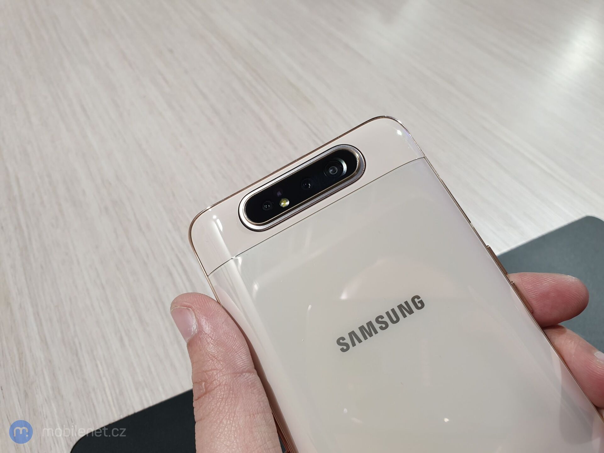 Samsung Galaxy A80