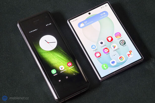 Samsung Galaxy Fold a Samsung Galaxy Z Fold8