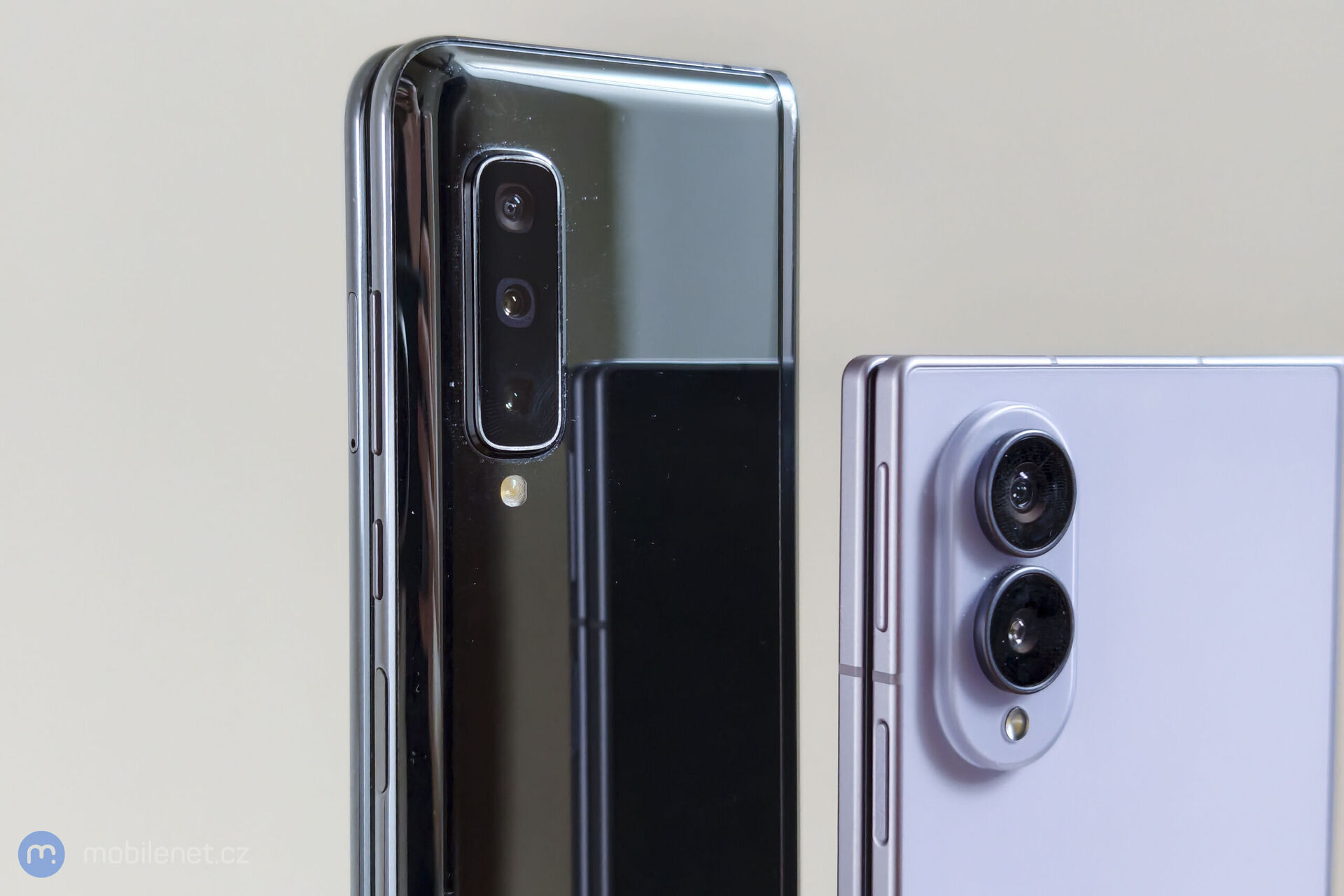 Samsung Galaxy Fold a Samsung Galaxy Z Fold8