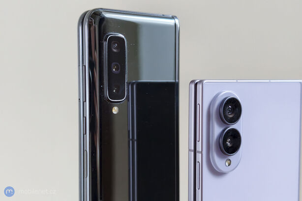 Samsung Galaxy Fold a Samsung Galaxy Z Fold8