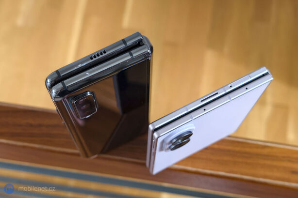 Samsung Galaxy Fold a Samsung Galaxy Z Fold8