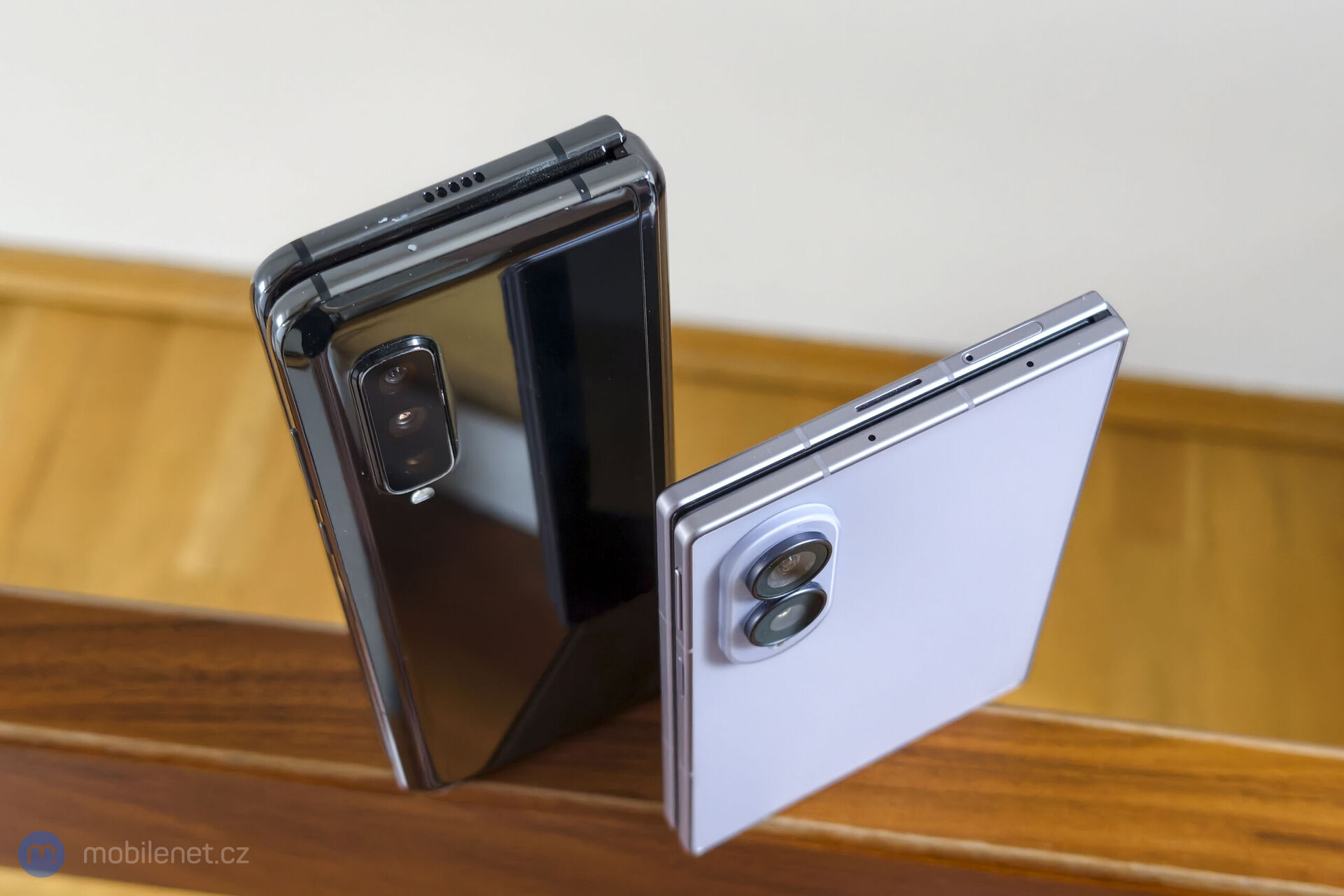 Samsung Galaxy Fold a Samsung Galaxy Z Fold8