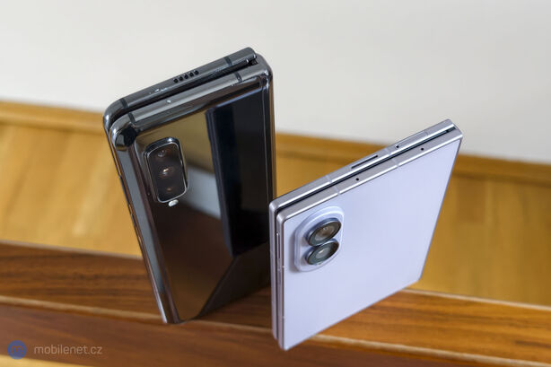 Samsung Galaxy Fold a Samsung Galaxy Z Fold8