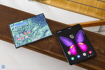 Samsung Galaxy Fold a Samsung Galaxy Z Fold8