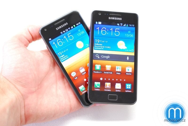 Samsung Galaxy S Advance a Galaxy S II