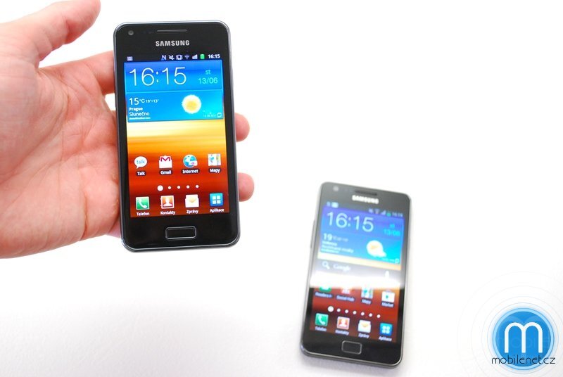 Samsung Galaxy S Advance a Galaxy S II