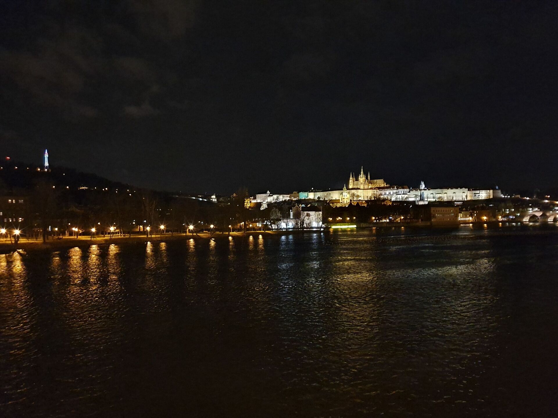 Samsung Galaxy S10+ noční režim