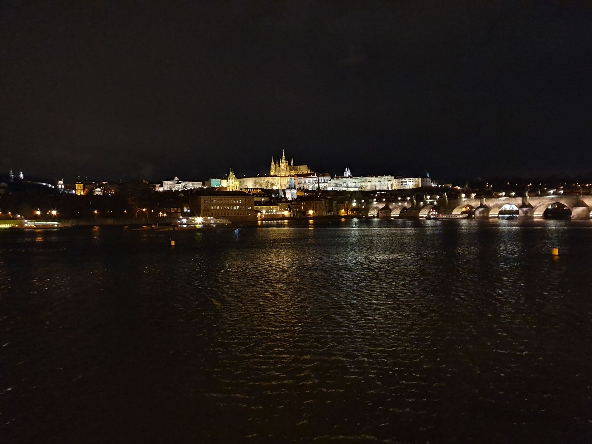 Samsung Galaxy S10+ noční režim