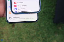 Samsung Galaxy S22 a iPhone 13 mini