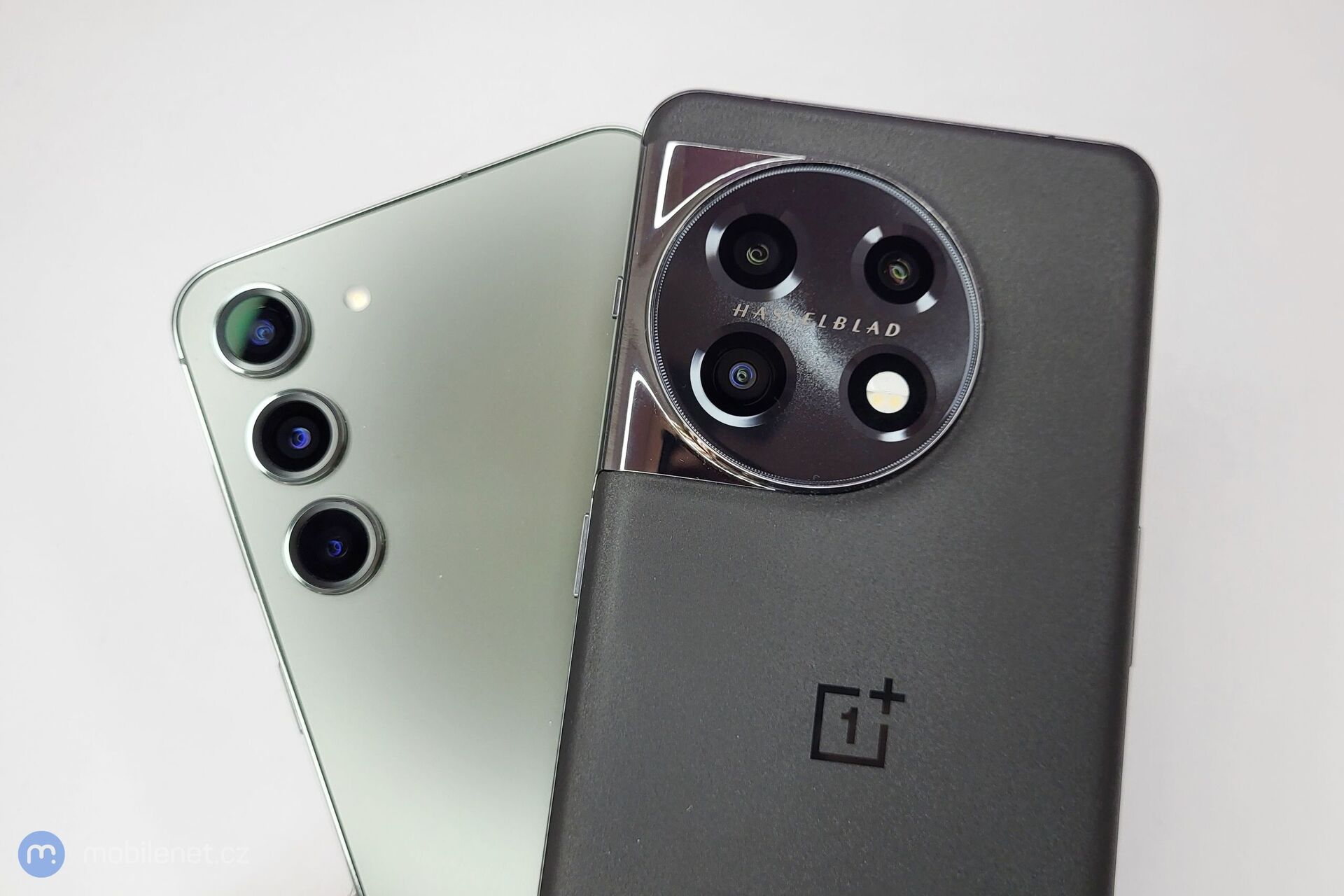 Samsung Galaxy S23+ a OnePlus 11