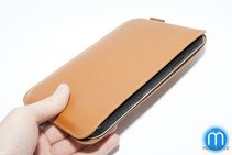 Samsung Galaxy Tab v hnědém pouzdru