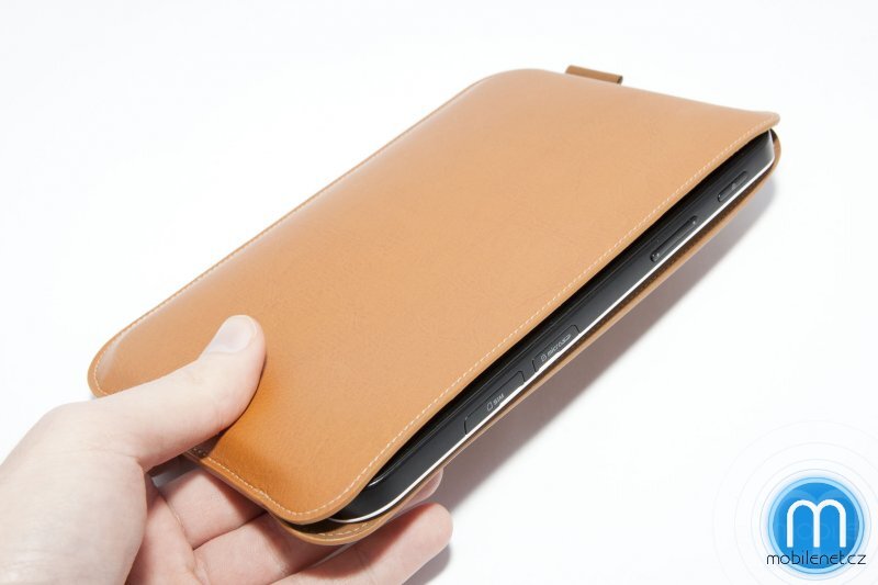 Samsung Galaxy Tab v hnědém pouzdru
