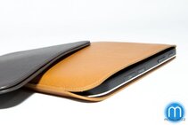 Samsung Galaxy Tab v hnědém pouzdru