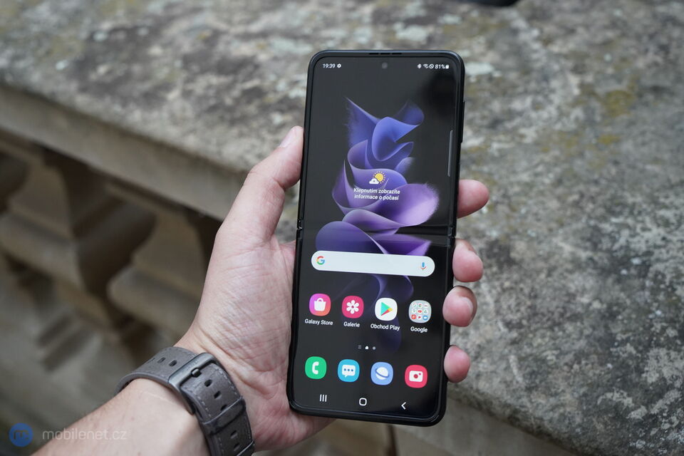 Samsung Galaxy Z Flip3