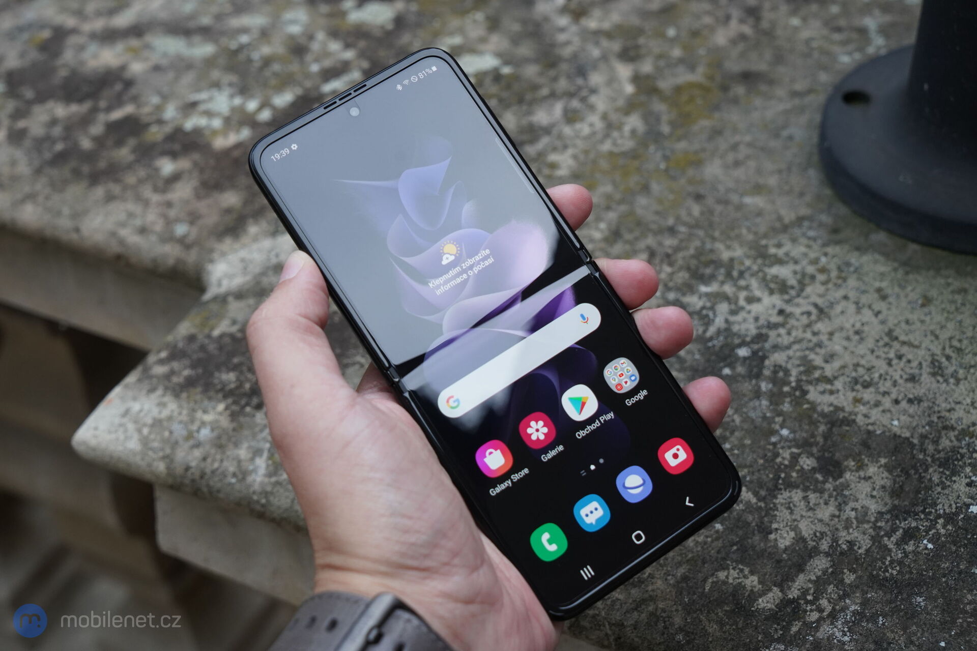 Samsung Galaxy Z Flip3