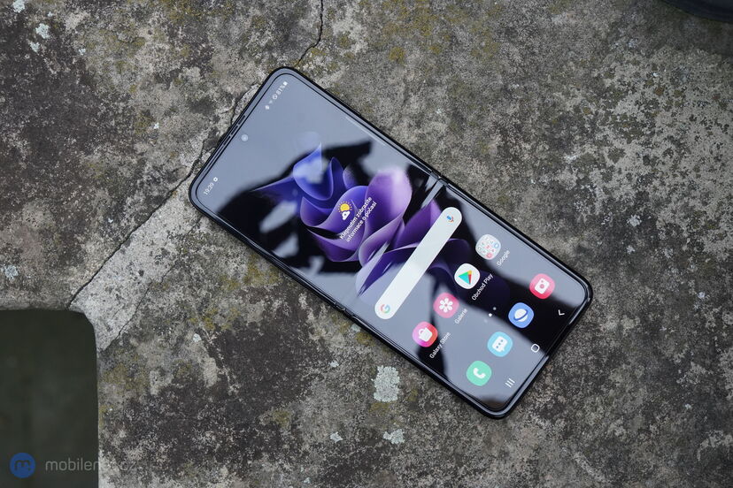 Samsung Galaxy Z Flip3