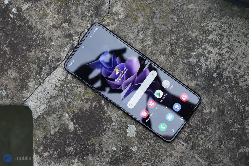 Samsung Galaxy Z Flip3