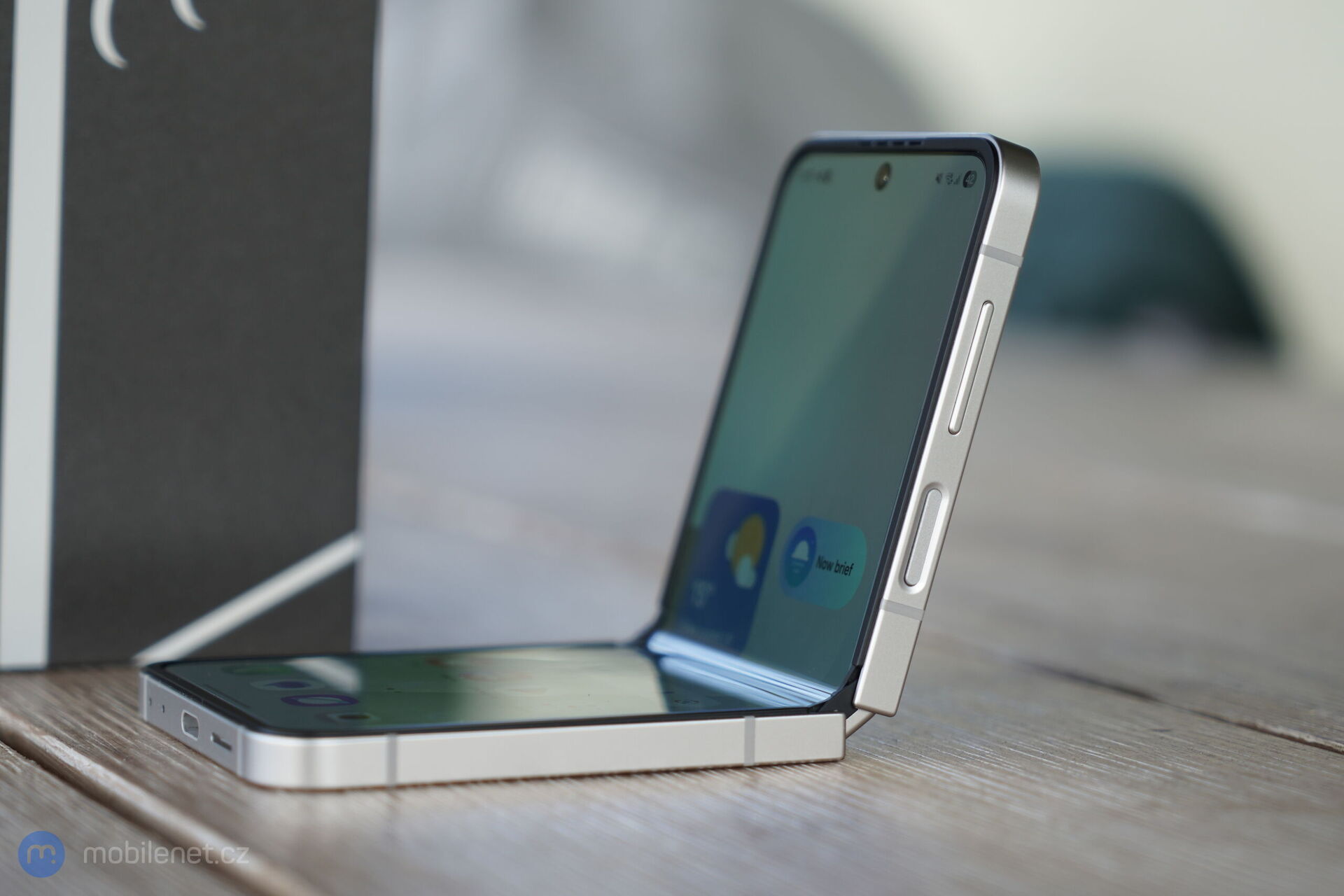 Samsung Galaxy Z Flip7 FE