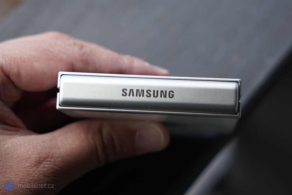 Samsung Galaxy Z Flip7 FE